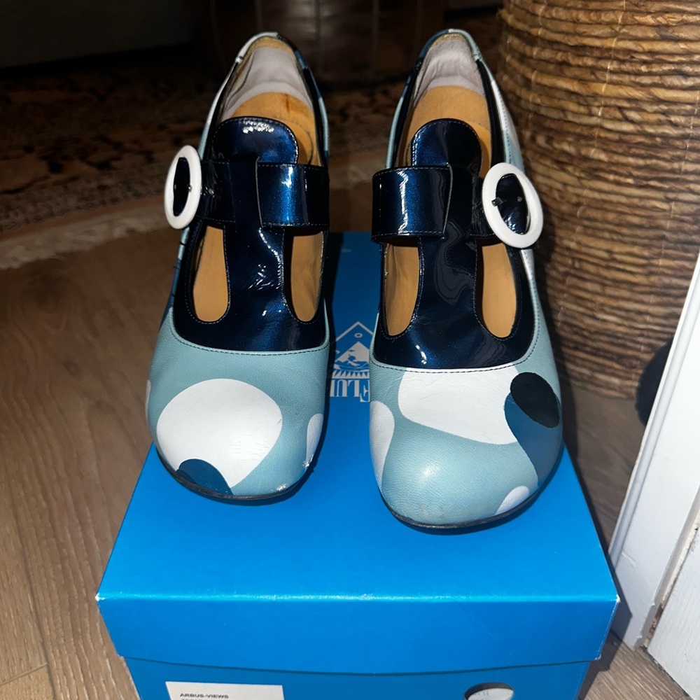 John Fluevog Arbus Views - bubbles Blue sky - Picture 3 of 7